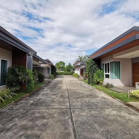 Smile Resort Sriracha ศรีราชา ภายนอก รูปภาพ