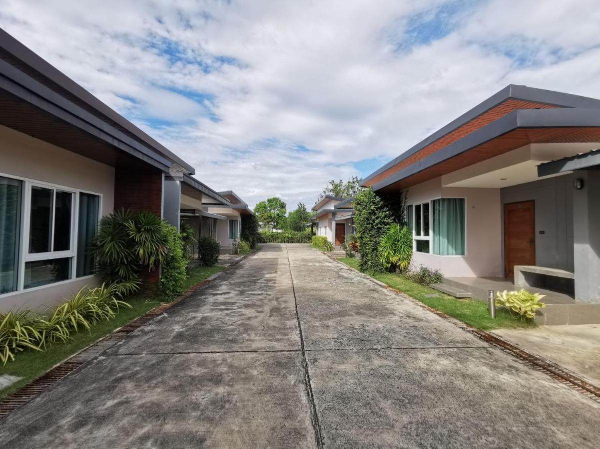 Smile Resort Sriracha ศรีราชา ภายนอก รูปภาพ